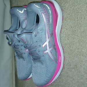 Womens Asics Gel Cumulus 24 Size 7.5